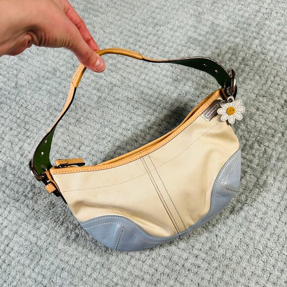 Vintage y2k COACH Rare Soho Blue/Cream Daisy Shoulder bag Hobo Legacy - Picture 1 of 9